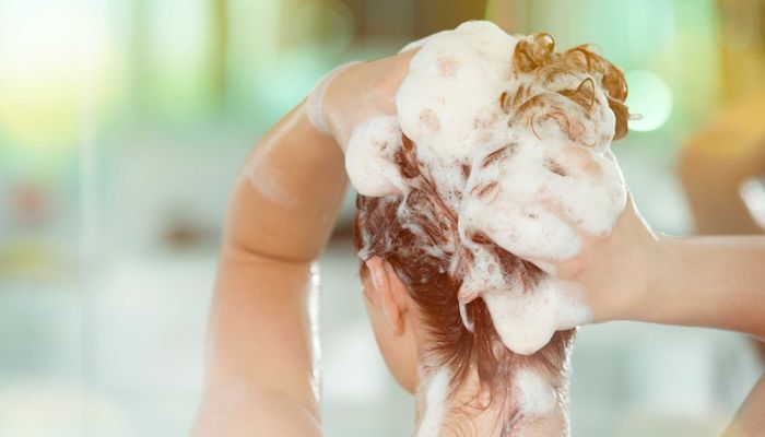 Gội đầu nhiều có tốt không? Những vấn đề cần lưu ý khi gội đầu