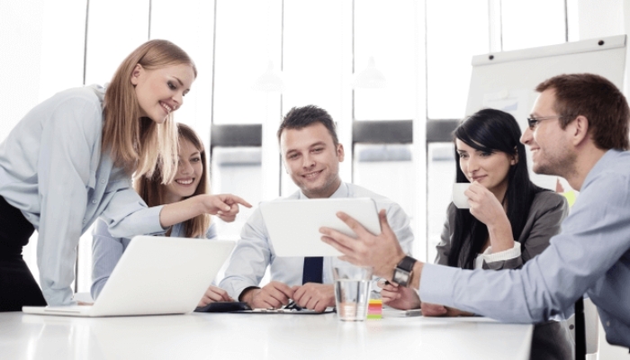 Top mẫu câu tiếng Anh giao tiếp cho người đi làm giúp thăng tiến bứt phá