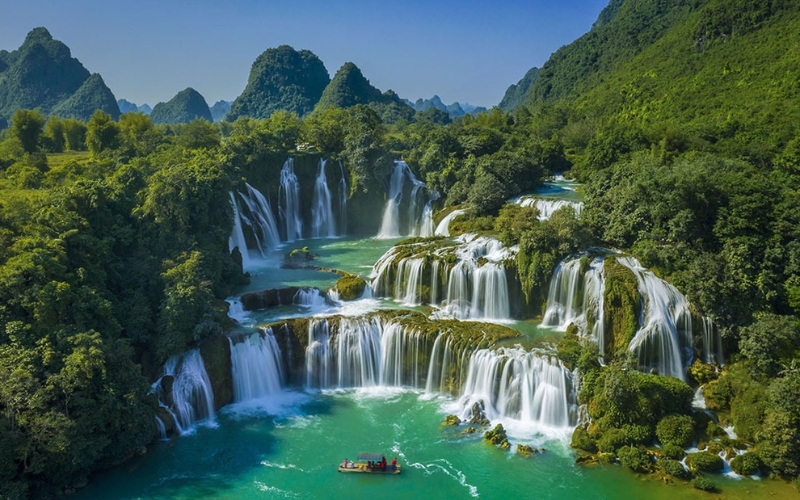 Vì sao nên khám phá thác nước Hà Giang?