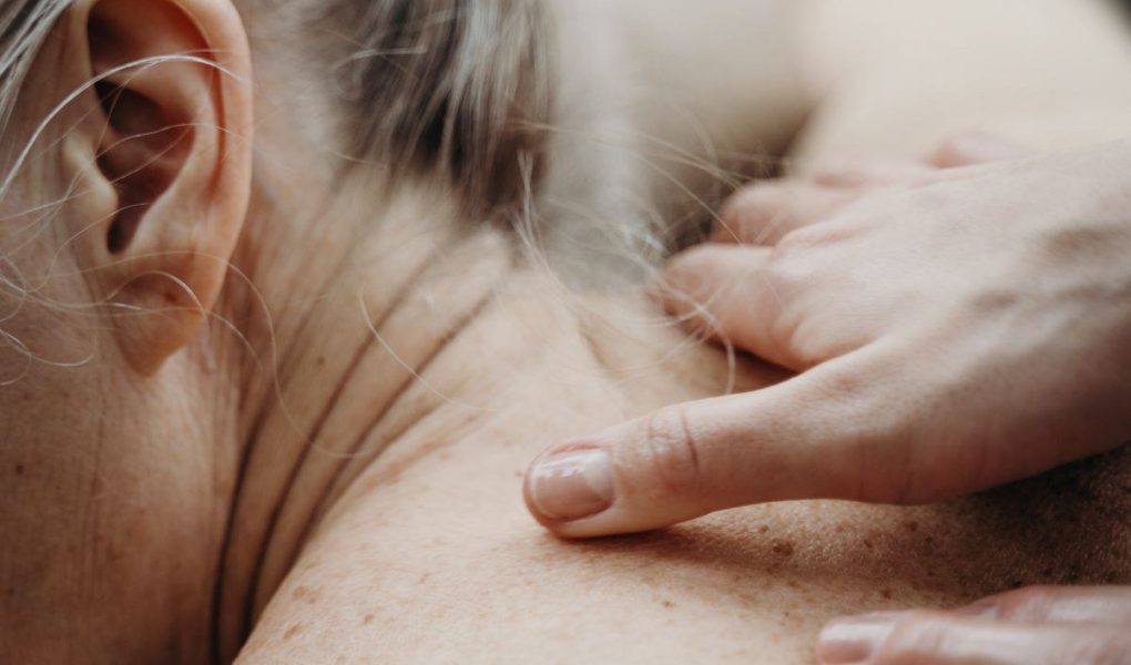 Cẩm Nang Cho Dân Thiết Kế Nội Thất Ngồi Vẽ Nhiều Giờ: Chọn Địa Chỉ Massage Cổ Vai Gáy Sài Gòn Ra Sao