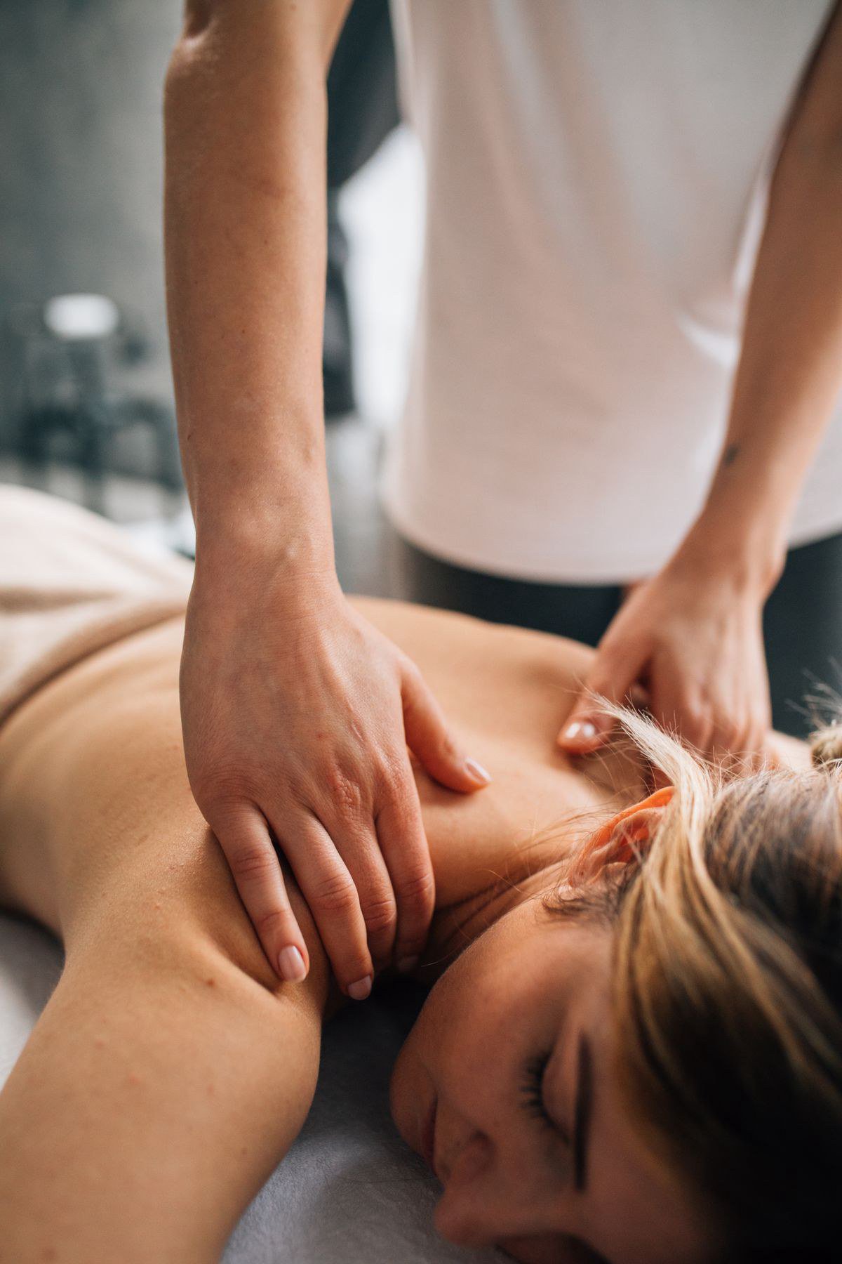 Hướng dẫn nhận biết dấu hiệu cần đi massage cổ vai gáy sớm Hướng dẫn nhận biết dấu hiệu cần đi massage cổ vai gáy sớm